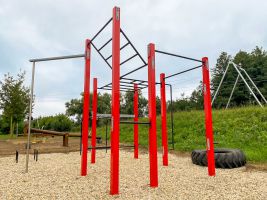 Kravaře, u tenisového hřiště